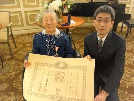 decoration with certificate presented to Ms. Doris Hrubant (Sahomi Tachibana) (1)