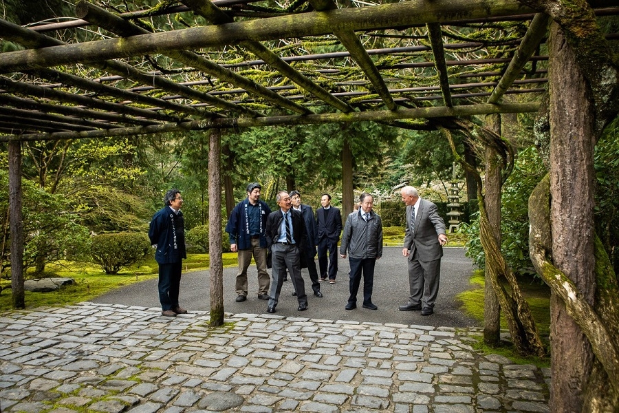 Ambassador Tomita toured the Portland Japanese Garden (2)